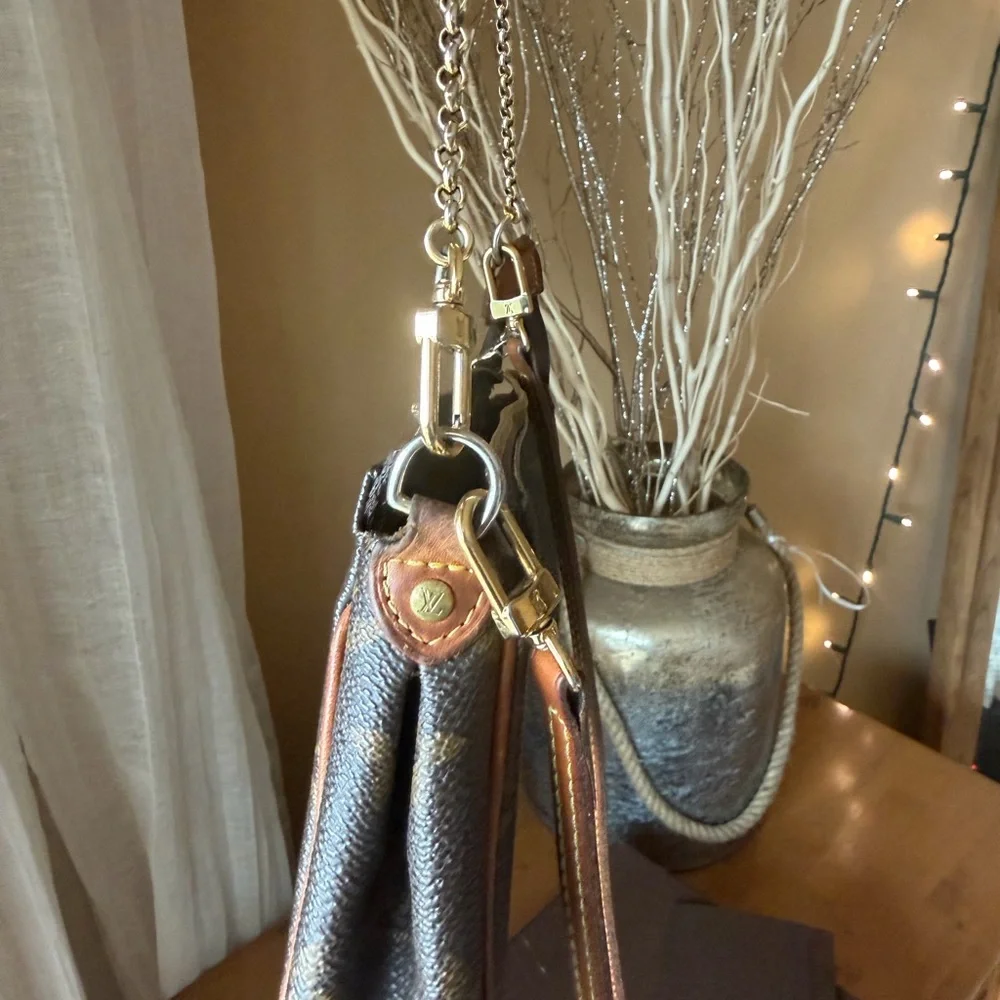 Louis Vuitton Eva Clutch - Picture 8 of 9